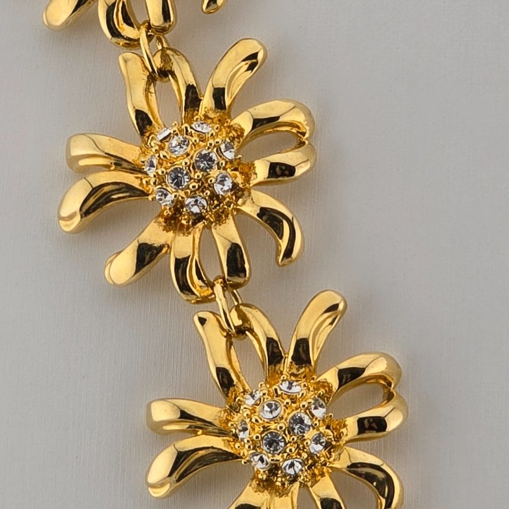 Nolan Miller Crystal Rhinestones Edelweiss Flower Gold tone Necklace - Picture 4 of 7